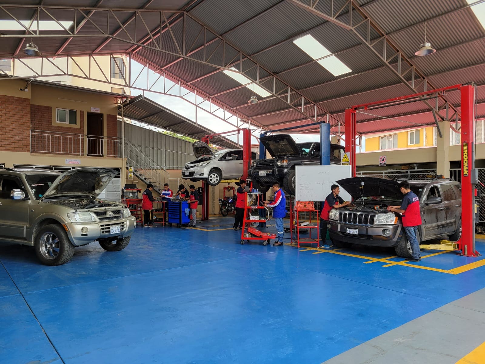 Mecánico trabajando